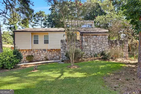 915 Strawberry Ct, Ellenwood, GA 30294