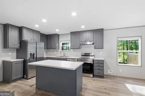 Kitchen - 921 Smith Loop Rd, Demorest, GA 30535 photo 2 of 2