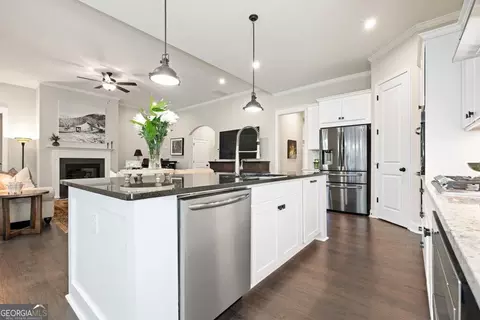 Kitchen - 213 Fieldbrook Xing, Canton, GA 30115 photo 6 of 9