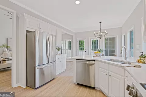 Kitchen - 4170 Ruby Forest Blvd, Suwanee, GA 30024 photo 3 of 3