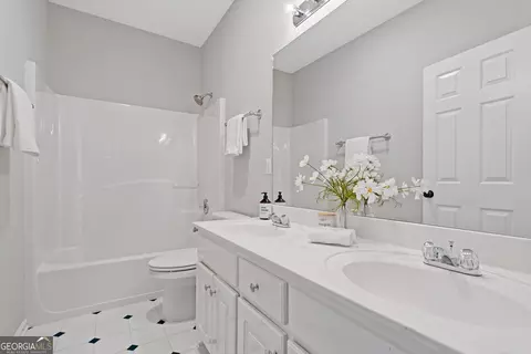 Bath - 4170 Ruby Forest Blvd, Suwanee, GA 30024 photo 4 of 4