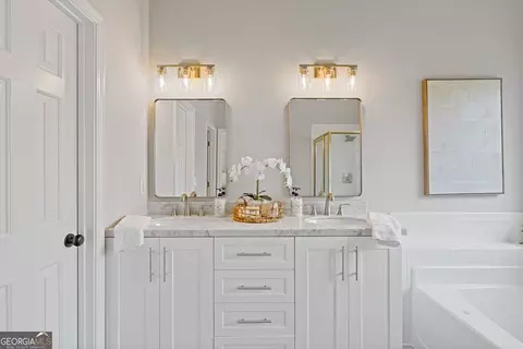 Bath - 4170 Ruby Forest Blvd, Suwanee, GA 30024 photo 2 of 4