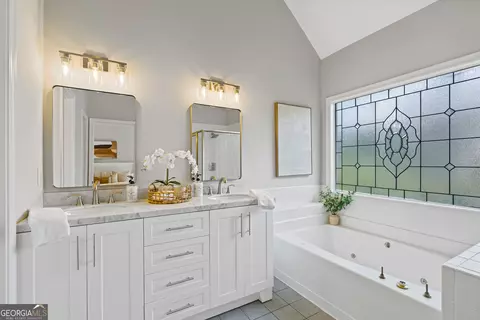 Bath - 4170 Ruby Forest Blvd, Suwanee, GA 30024 photo 3 of 4