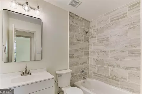 Bath - 3024 Sterling Rd, Augusta, GA 30907 photo 2 of 2