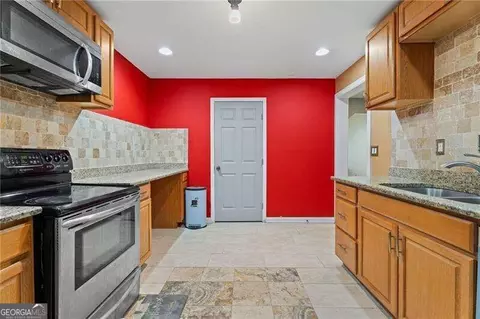 Kitchen - 12174 Centerra Dr, Hampton, GA 30228 photo 4 of 4