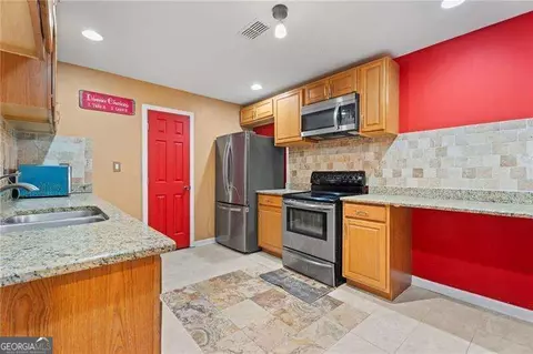 Kitchen - 12174 Centerra Dr, Hampton, GA 30228 photo 3 of 4