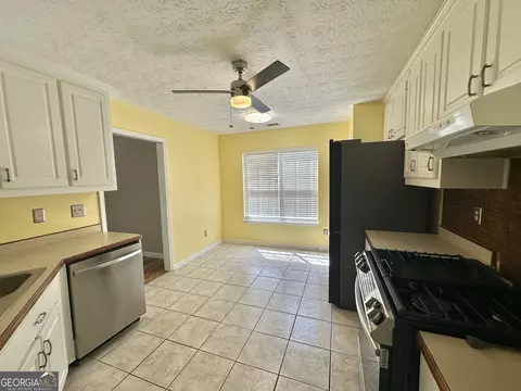 Kitchen - 30 Syracuse Ln, Covington, GA 30016 photo 4 of 5
