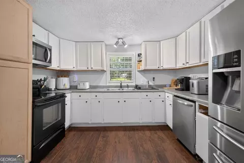 Kitchen - 39 Cabin Creek Cir, Commerce, GA 30529 photo 2 of 4