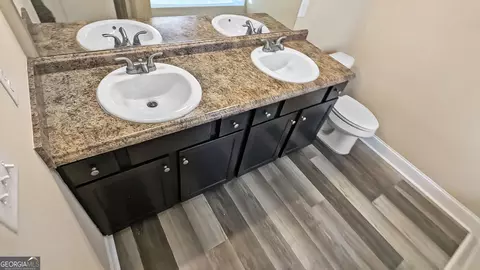 Bath - 2159 Grant Ave, Mcdonough, GA 30252 photo 2 of 4