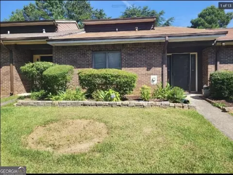 1481 Stoneleigh Cir, Stone Mountain, GA 30088