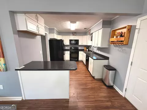 Kitchen - 157 Ext N Jefferson St, Lyons, GA 30436 photo 1 of 3