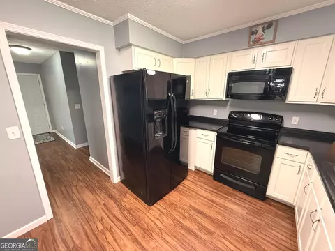 Kitchen - 157 Ext N Jefferson St, Lyons, GA 30436 photo 3 of 3