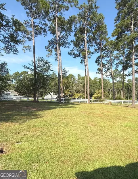 Exterior - 157 Ext N Jefferson St, Lyons, GA 30436 photo 4 of 5