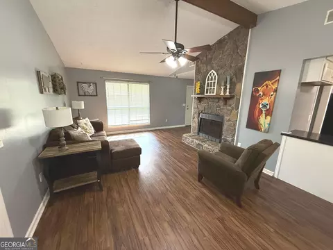 Living - 157 Ext N Jefferson St, Lyons, GA 30436 photo 2 of 3