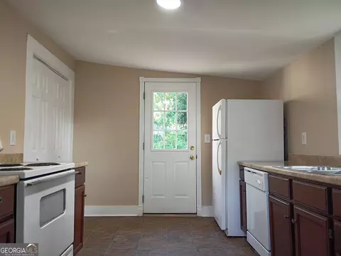Kitchen - 207 Park Ave, Lagrange, GA 30240 photo 1 of 2