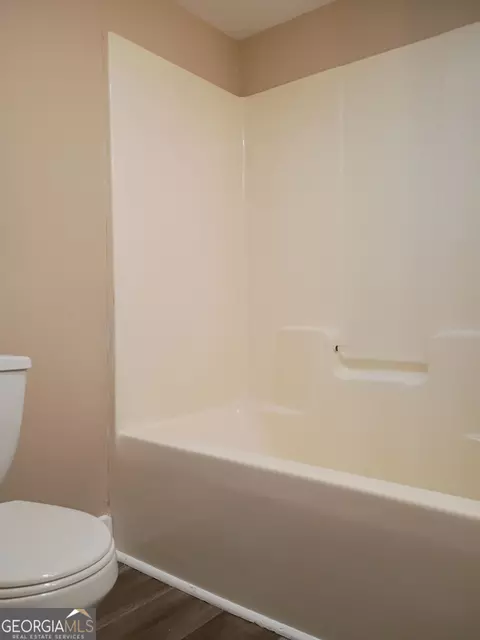 Bath - 207 Park Ave, Lagrange, GA 30240 photo 2 of 2