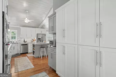 Kitchen - 174 Bell Colony Rd, Dillard, GA 30537 photo 4 of 8