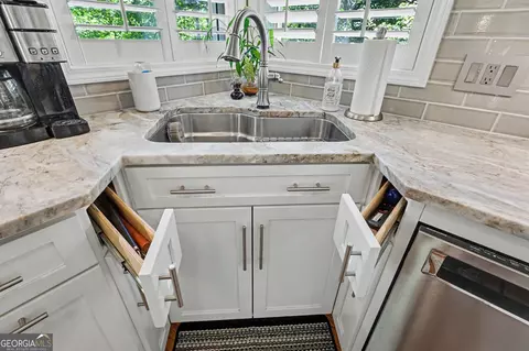 Kitchen - 174 Bell Colony Rd, Dillard, GA 30537 photo 7 of 8