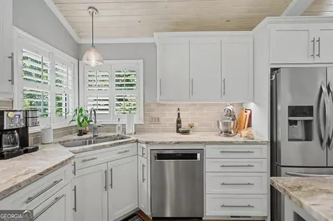 Kitchen - 174 Bell Colony Rd, Dillard, GA 30537 photo 5 of 8