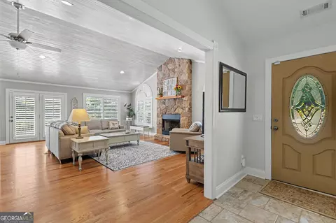 Entry Way - 174 Bell Colony Rd, Dillard, GA 30537 photo 2 of 5