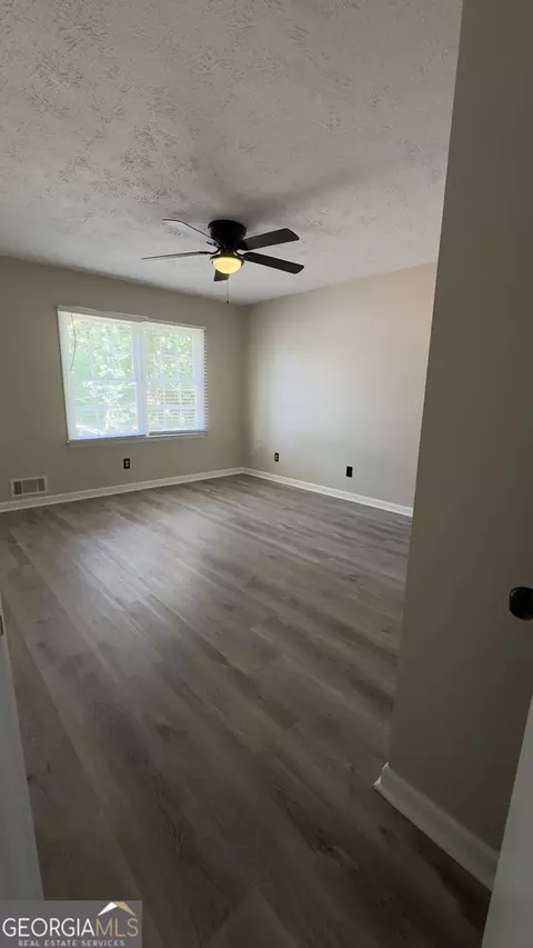Bedroom - 1050 Forest Heights Rd, Stone Mountain, GA 30083 photo 5 of 8