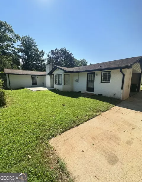Exterior - 1050 Forest Heights Rd, Stone Mountain, GA 30083 photo 3 of 3