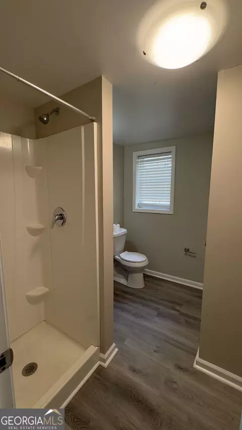 Bath - 1050 Forest Heights Rd, Stone Mountain, GA 30083 photo 4 of 4