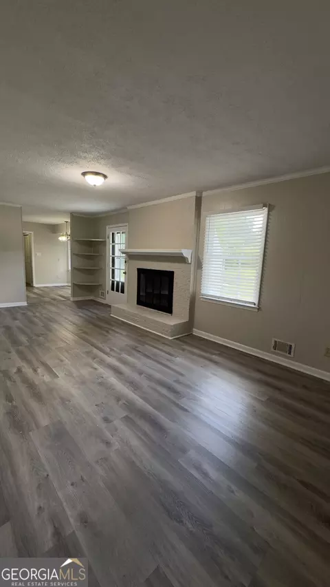 Living - 1050 Forest Heights Rd, Stone Mountain, GA 30083 photo 6 of 7