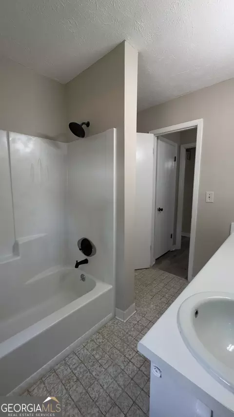 Bath - 1050 Forest Heights Rd, Stone Mountain, GA 30083 photo 3 of 4