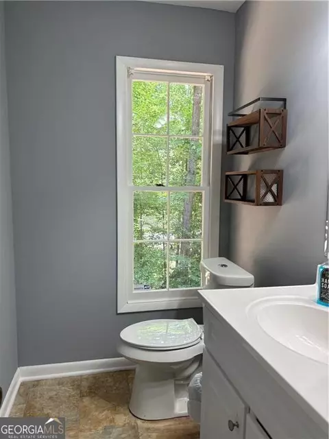 Bath - 3728 Spring Leaf Ln, Acworth, GA 30101 photo 3 of 4