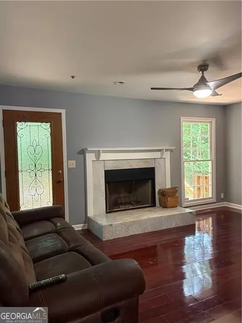 Living - 3728 Spring Leaf Ln, Acworth, GA 30101 photo 3 of 3