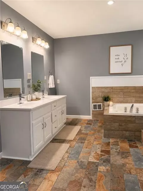 Bath - 3728 Spring Leaf Ln, Acworth, GA 30101 photo 1 of 4