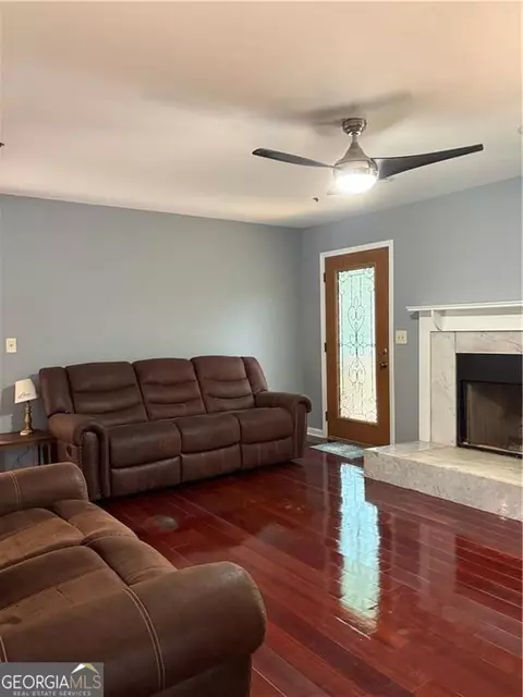 Living - 3728 Spring Leaf Ln, Acworth, GA 30101 photo 2 of 3