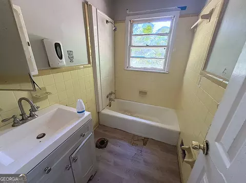 Bath - 7126 Pineview Dr, Covington, GA 30014 photo 1 of 2
