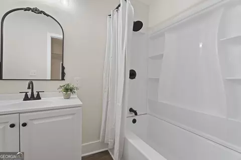 Bath - 92 Circle St, Forsyth, GA 31029 photo 2 of 5