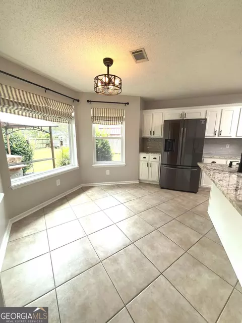 Kitchen - 326 Silver Cir, Warner Robins, GA 31093 photo 1 of 5
