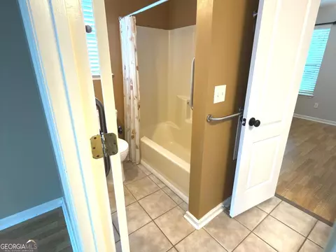 Bath - 326 Silver Cir, Warner Robins, GA 31093 photo 1 of 7