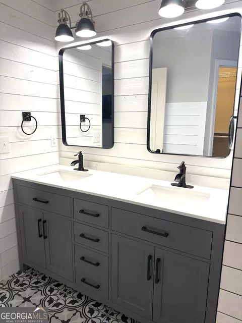 Bath - 326 Silver Cir, Warner Robins, GA 31093 photo 2 of 7