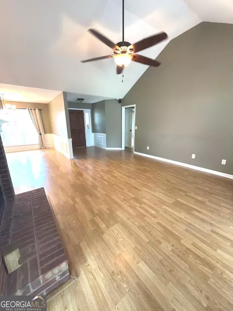 Living - 326 Silver Cir, Warner Robins, GA 31093 photo 2 of 2