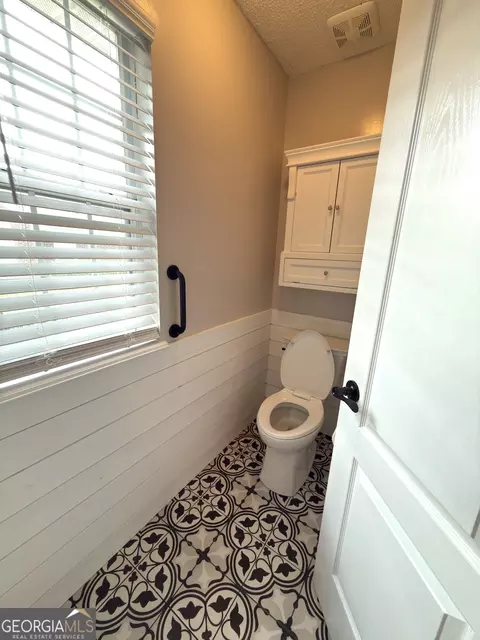 Bath - 326 Silver Cir, Warner Robins, GA 31093 photo 5 of 7