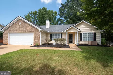 22 Lexington Dr, Grantville, GA 30220