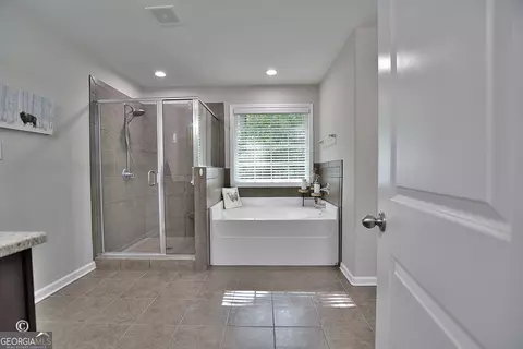 Bath - 907 Big Sky Dr, Hamilton, GA 31811 photo 2 of 4
