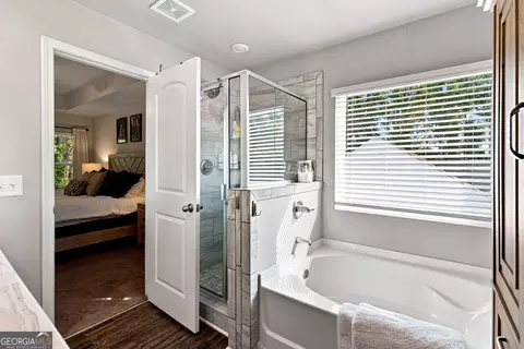 Bath - 617 Edgemore Rd, Canton, GA 30114 photo 3 of 6
