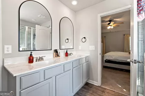 Bath - 617 Edgemore Rd, Canton, GA 30114 photo 4 of 6