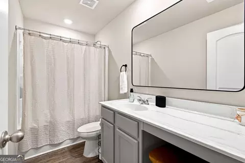 Bath - 617 Edgemore Rd, Canton, GA 30114 photo 5 of 6