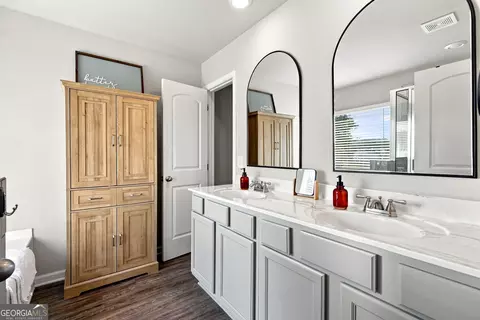 Bath - 617 Edgemore Rd, Canton, GA 30114 photo 1 of 6