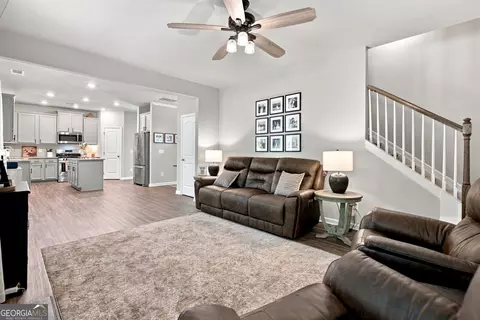 Entry Way - 617 Edgemore Rd, Canton, GA 30114 photo 4 of 6