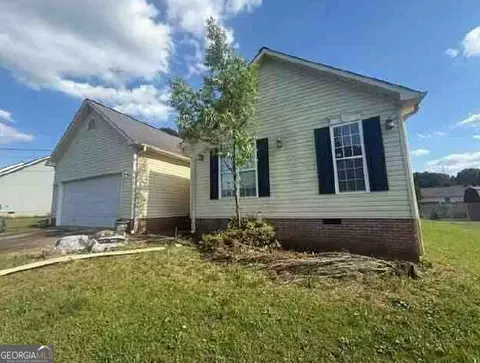 1504 Rockview Cir, Weaver, AL 36277