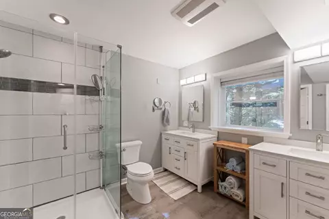 Bath - 4785 Perry Rd, Gainesville, GA 30506 photo 2 of 3