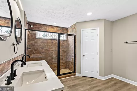 Bath - 3679 Ashbill Ct, Rex, GA 30273 photo 2 of 3